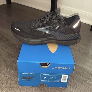 Brooks Adrenaline GTS 22 Size 9 Women’s